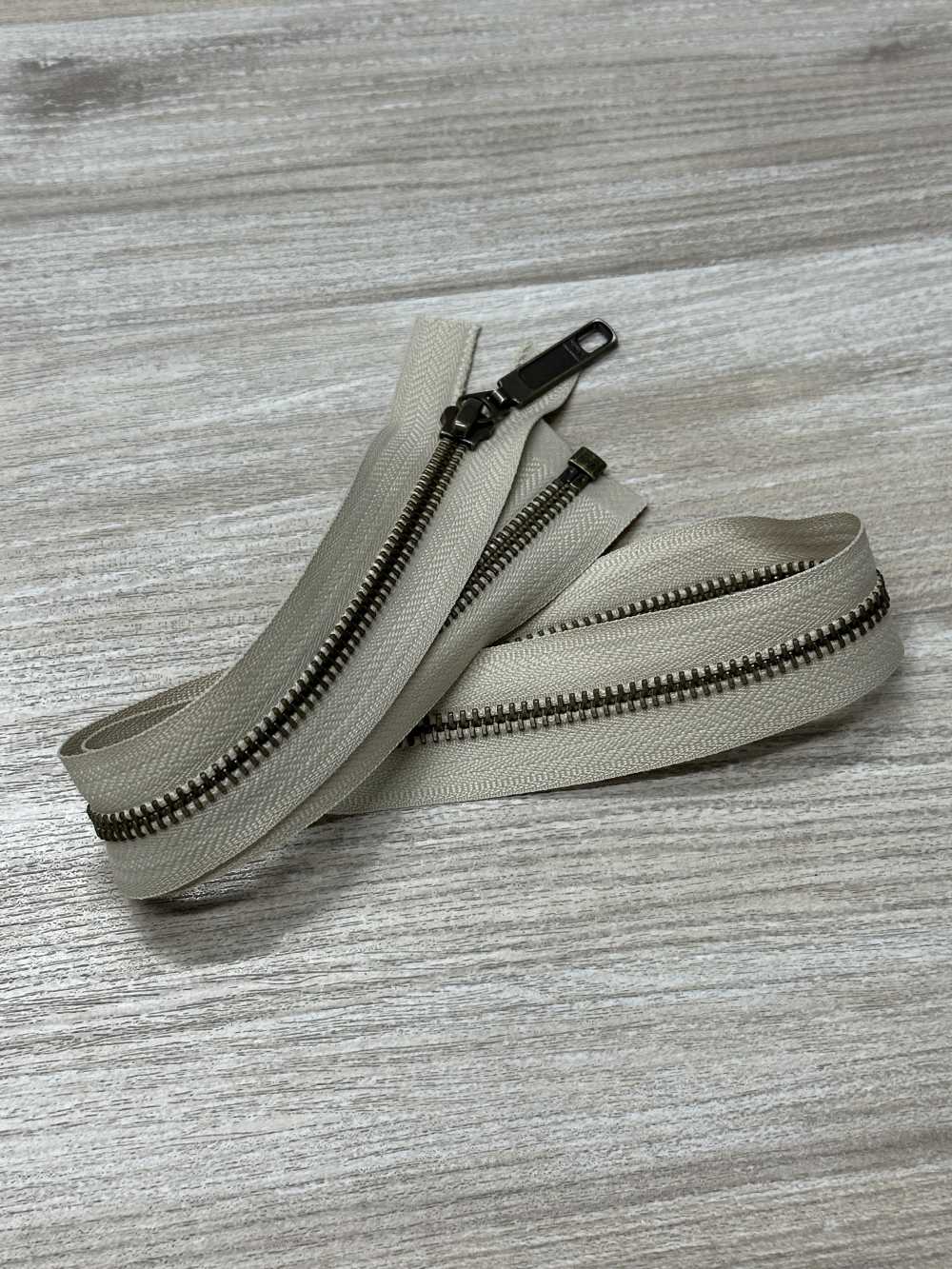 5RGKBOR-OUTLET 金屬拉鍊， 5尺寸，古金色，開口 YKK拉鍊